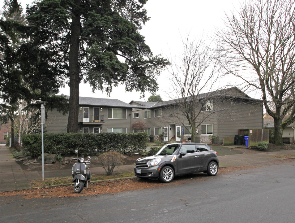 1626-1646 SE Ash St in Portland, OR - Foto de edificio