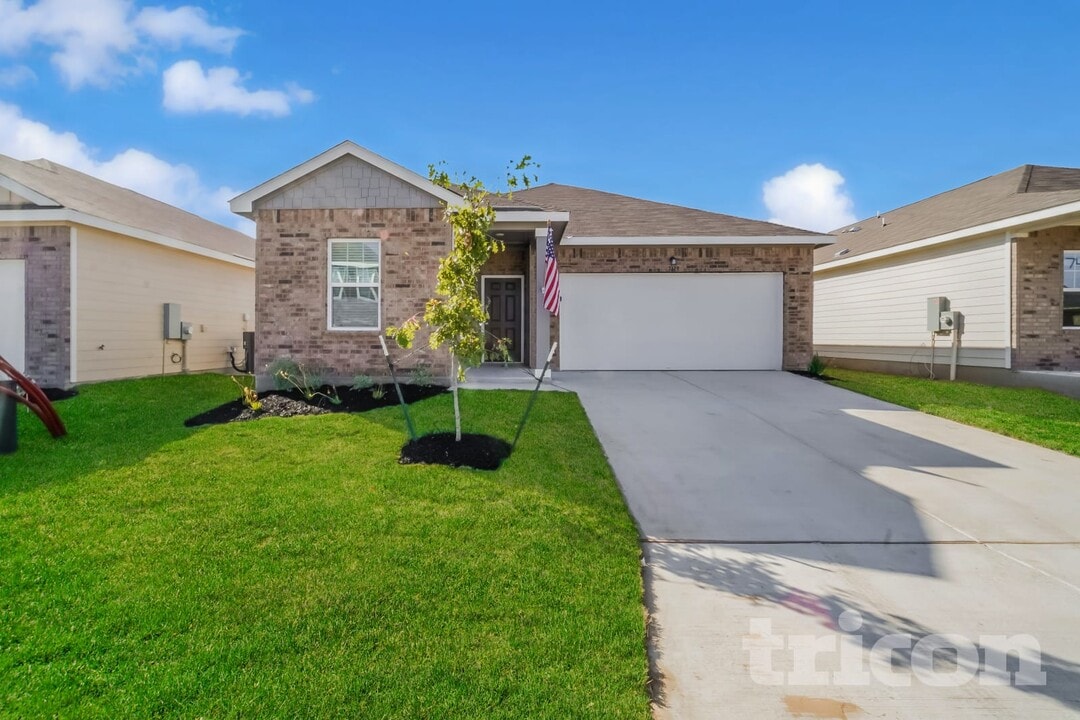 7419 Boa Holw in San Antonio, TX - Building Photo