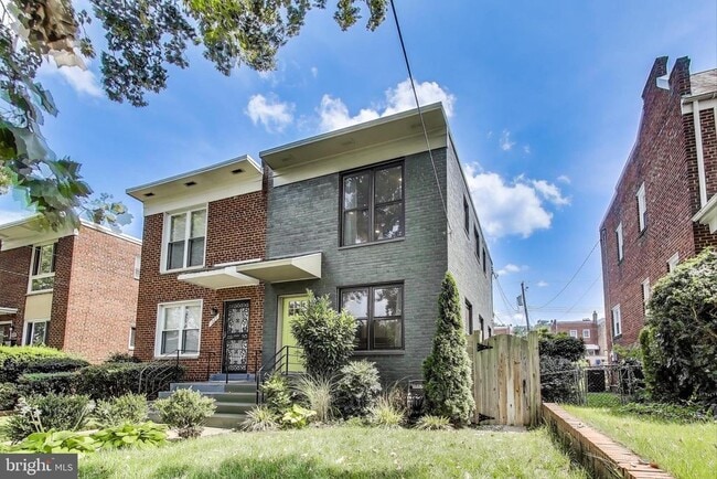property at 1225 Emerson St NE