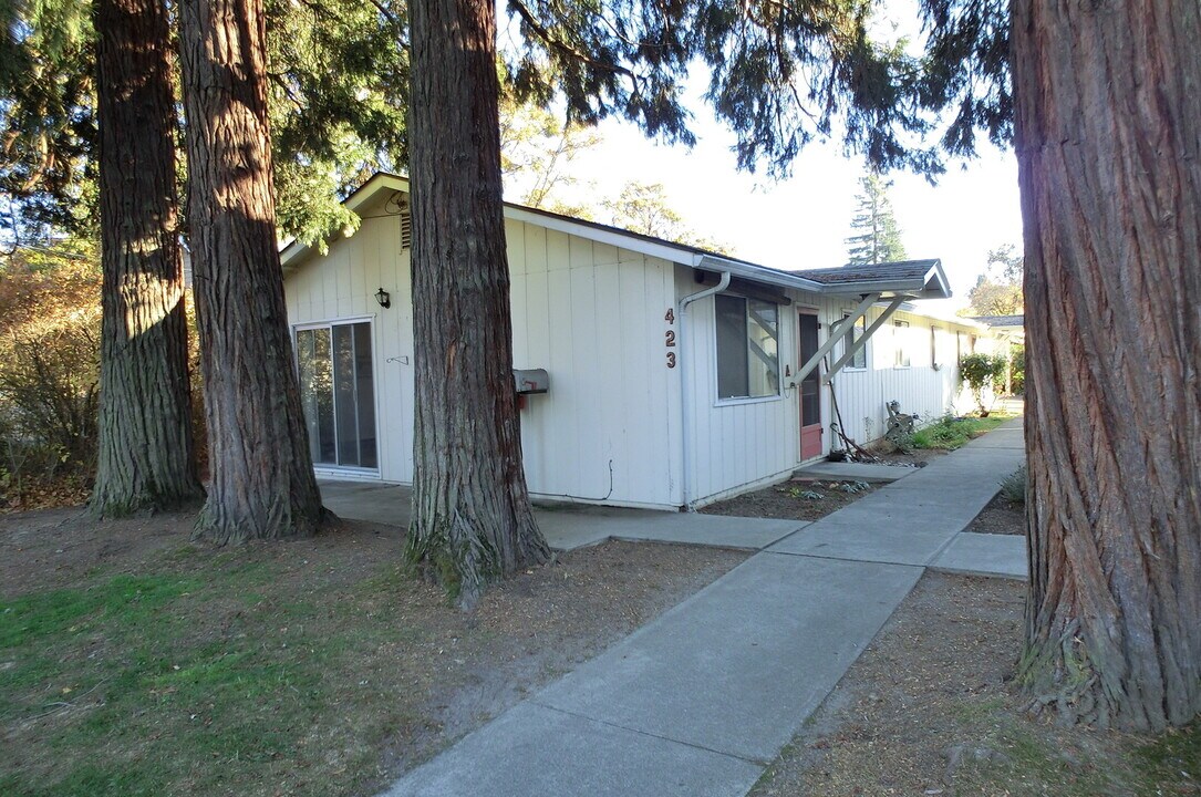 423 SW I St in Grants Pass, OR - Building Photo