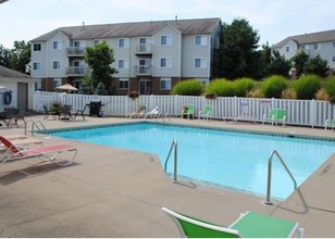 The Residences at Brookledge Commons in Cuyahoga Falls, OH - Building Photo - Building Photo