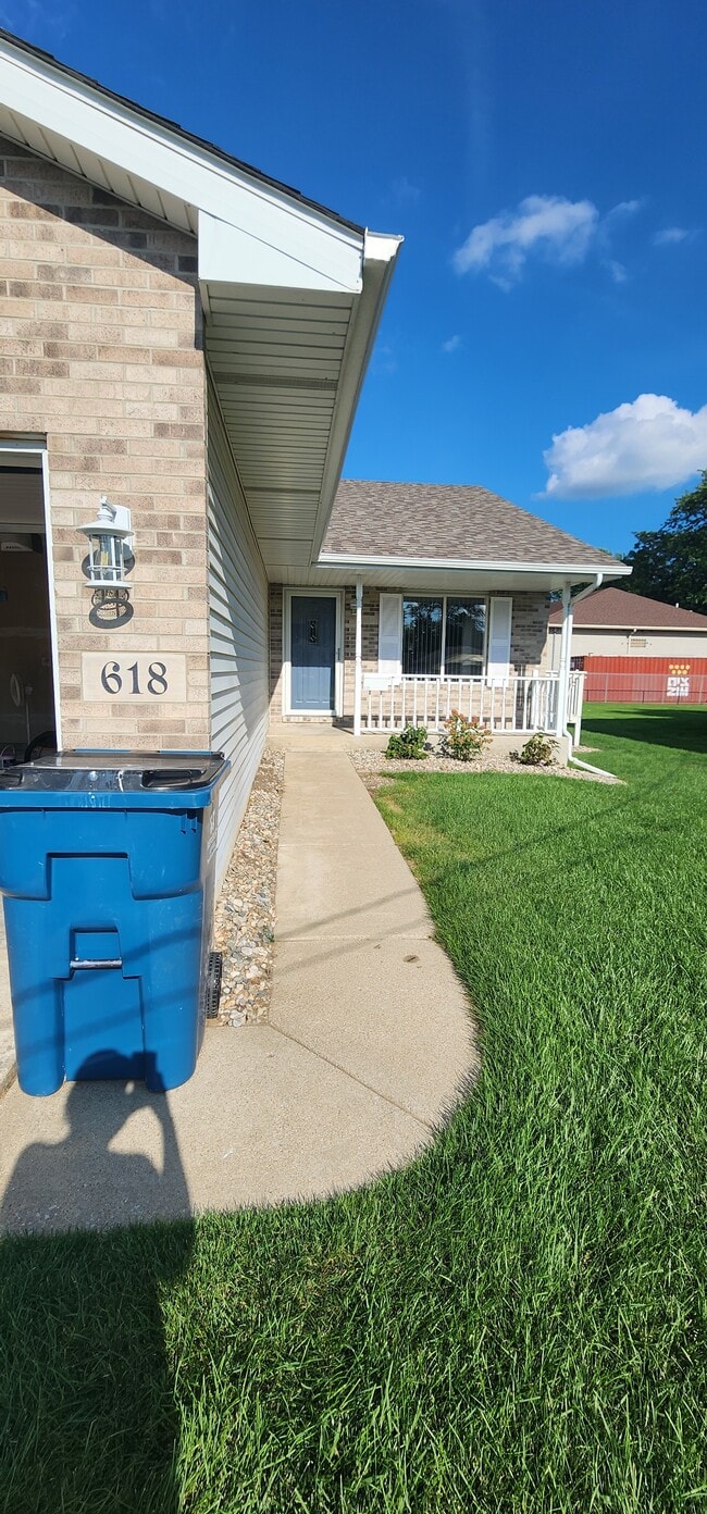 618 Thomas St in Crown Point, IN - Building Photo - Building Photo