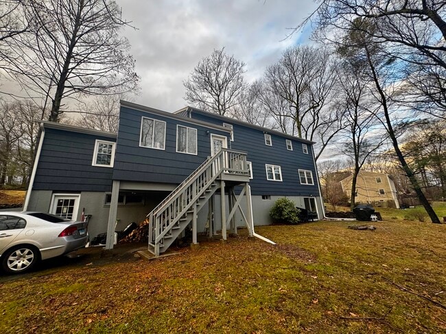 6 Redcoat Ln in Trumbull, CT - Building Photo - Building Photo