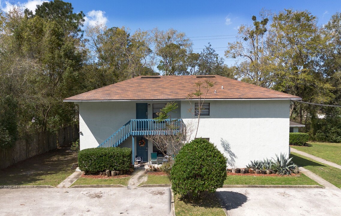 2111 Firestone Rd in Jacksonville, FL - Building Photo