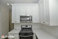 2441 W Thomas St, Unit G00C in Chicago, IL - Building Photo - Building Photo