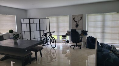 541 Deer Run in Miami Springs, FL - Building Photo - Building Photo