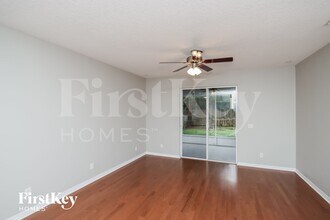 2298 Maeve Cir in West Melbourne, FL - Foto de edificio - Building Photo