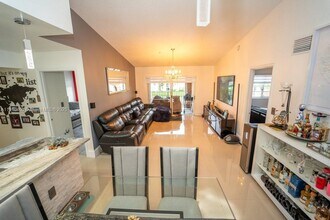 2061 Renaissance Blvd in Miramar, FL - Building Photo - Building Photo