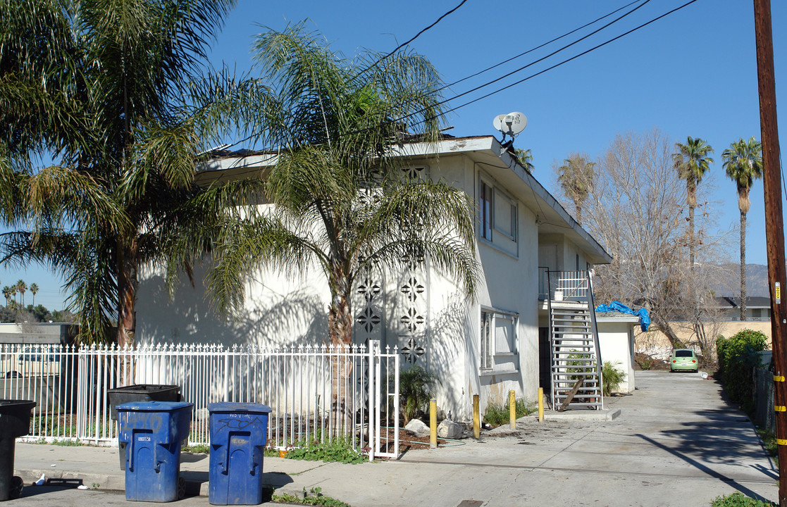 764 W Magnolia Ave in San Bernardino, CA - Foto de edificio