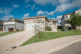 13015 Kathleen St in Saint Hedwig, TX - Building Photo - Building Photo