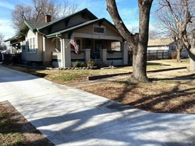 817 N Maple St in McPherson, KS - Building Photo