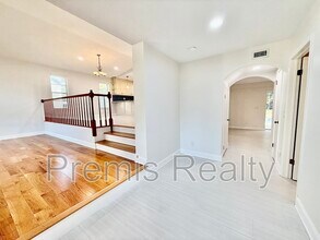 957 Weathersfield Dr in Dunedin, FL - Building Photo - Building Photo