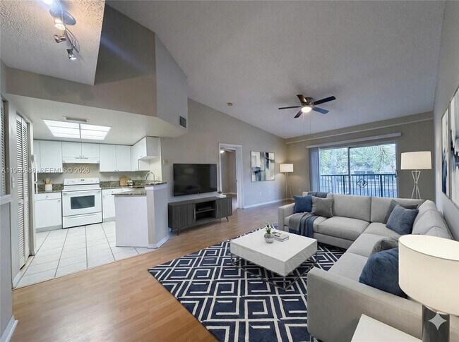 1600 Crestwood Ct S in Royal Palm Beach, FL - Building Photo - Building Photo