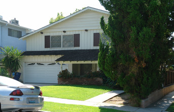 710 E Tujunga Ave in Burbank, CA - Building Photo - Building Photo