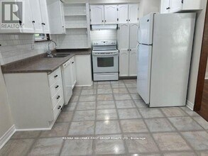 63 Taylor Rd in Ajax, ON - Building Photo - Building Photo