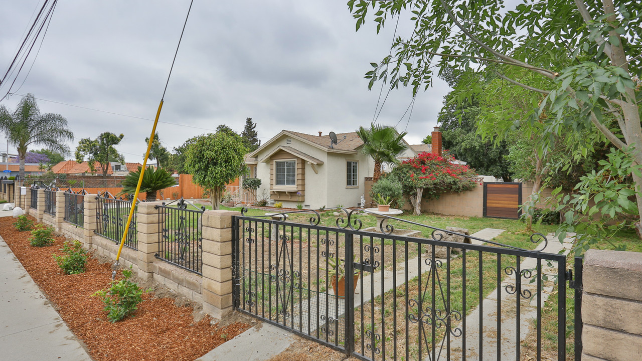 124 Collwood Ave in La Puente, CA - Building Photo