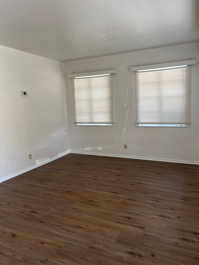 2515 Chester Ln in Bakersfield, CA - Foto de edificio - Building Photo