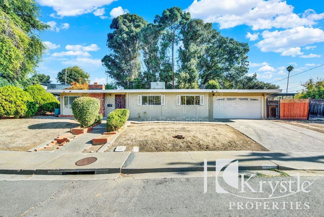 1114 Coronel Ave in Vallejo, CA - Building Photo