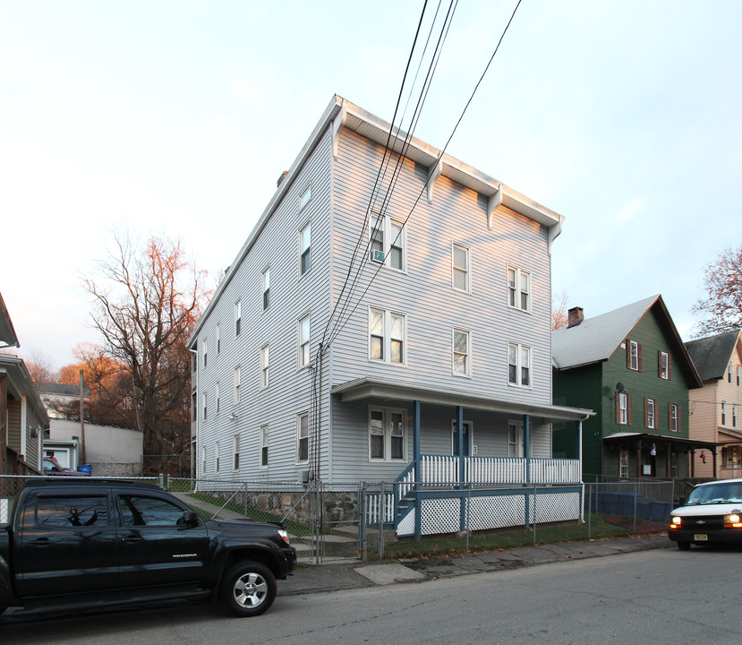 227 River St in Waterbury, CT - Building Photo