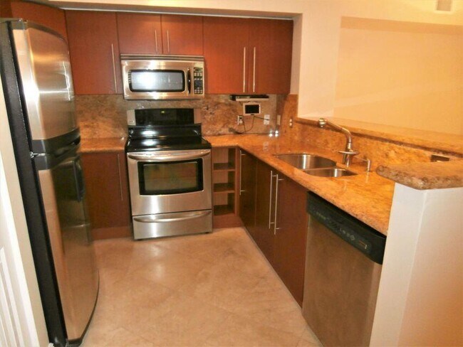 120 Yacht Club Way in Hypoluxo, FL - Building Photo - Building Photo