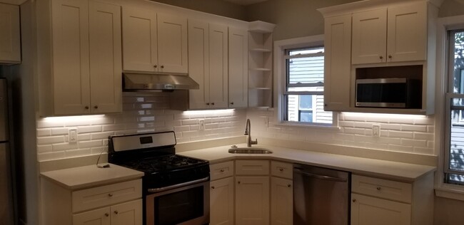 11 Rosemary St, Unit 11 in Boston, MA - Building Photo - Building Photo