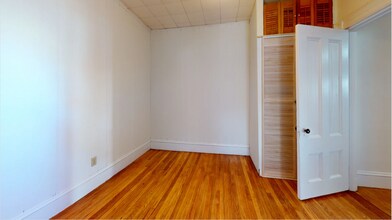 5 Aldie St, Unit 1 in Boston, MA - Foto de edificio - Building Photo