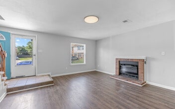 1308 Mikie Ct in Virginia Beach, VA - Building Photo - Building Photo