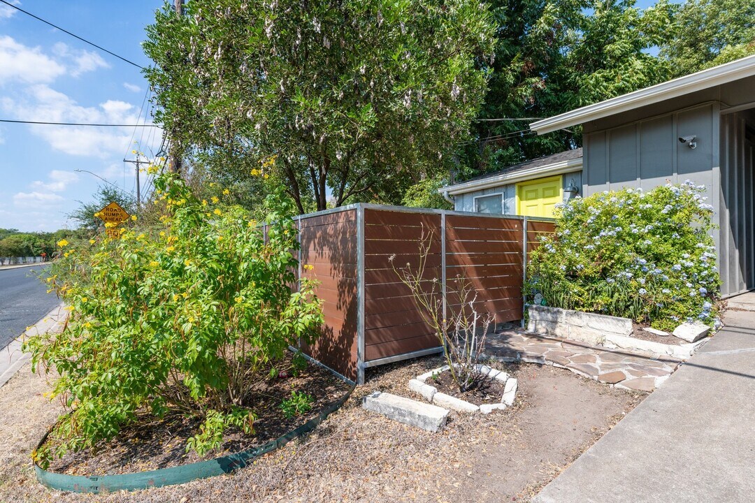 5500 Westminster Dr, Unit B in Austin, TX - Building Photo