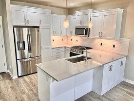 4015 SE Century Blvd in Hillsboro, OR - Building Photo