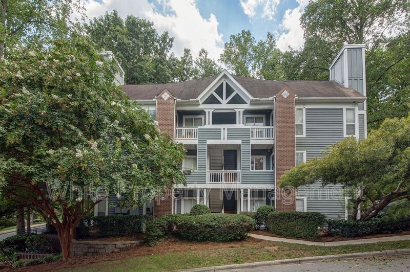 2512 Cranbrook Ln in Charlotte, NC - Building Photo