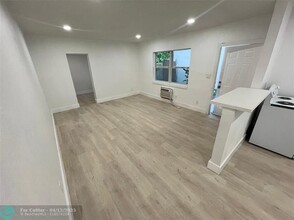 929 NW 3rd Ave in Fort Lauderdale, FL - Building Photo - Building Photo