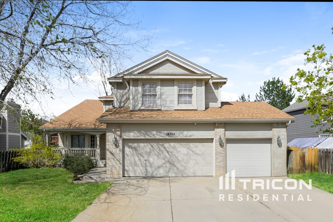 18207 E Baker Pl in Aurora, CO - Building Photo