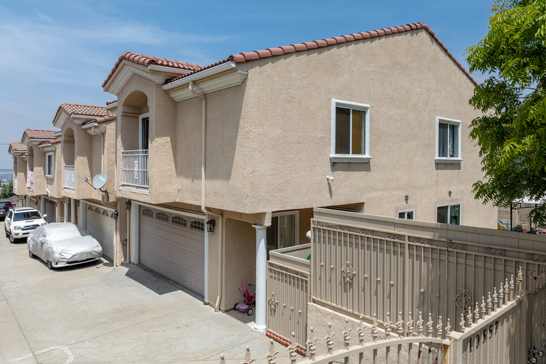 10357 Commerce AVE in Tujunga, CA - Building Photo