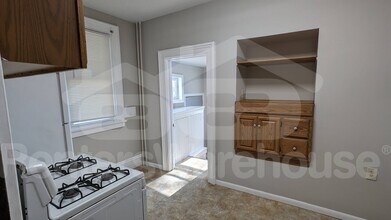 104 Waverly Pl in Waukesha, WI - Building Photo - Building Photo