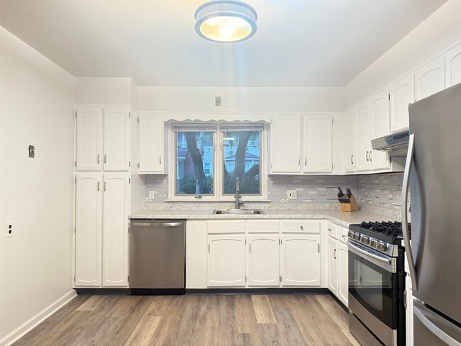 203 Terrace Ave in Hasbrouck Heights, NJ - Building Photo - Building Photo