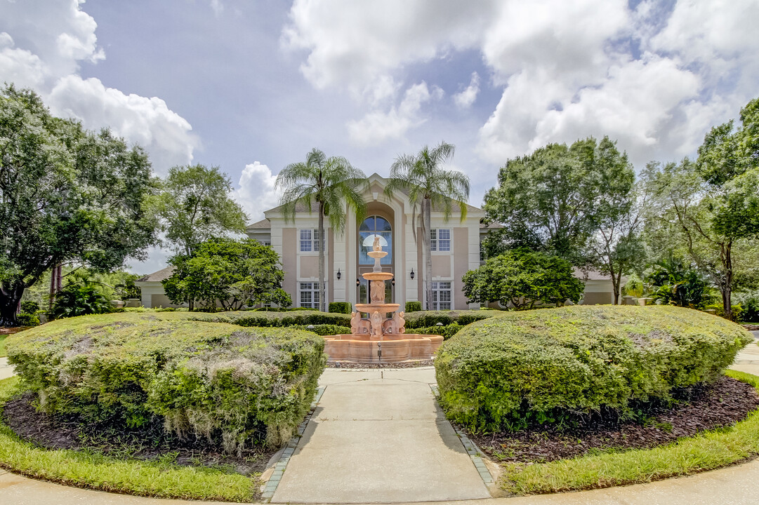 18605 Avenue Monaco in Lutz, FL - Foto de edificio