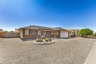 8227 E Nopal Ave in Mesa, AZ - Building Photo - Building Photo