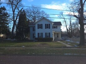 10906 Woodstock St in Huntley, IL - Building Photo