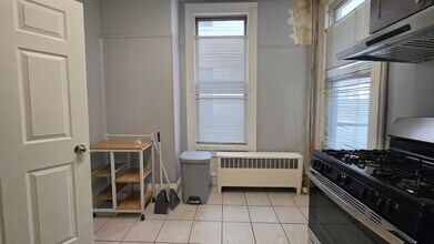 23 Sherman Pl in Jersey City, NJ - Building Photo - Building Photo