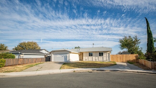 265 Yosemite Dr in Rio Vista, CA - Building Photo - Building Photo