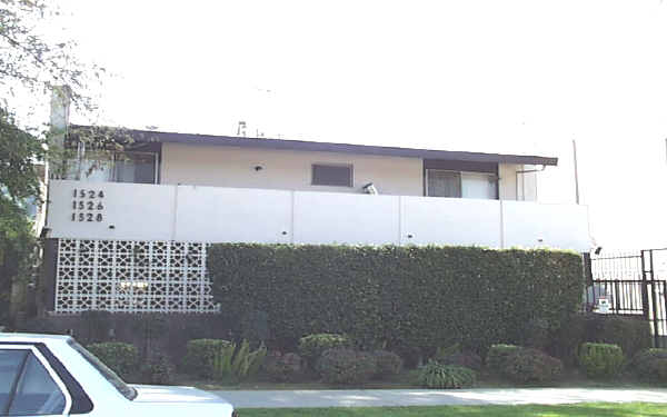 1524-1528 Yosemite Dr in Los Angeles, CA - Foto de edificio