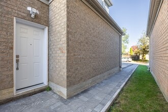 71 Solmar Av in Whitby, ON - Building Photo - Building Photo