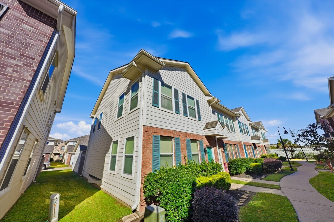 1929 Kemah Village Dr in Kemah, TX - Building Photo