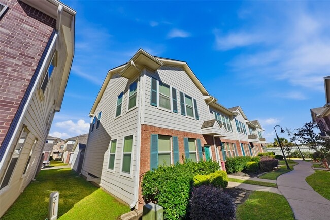 property at 1929 Kemah Village Dr