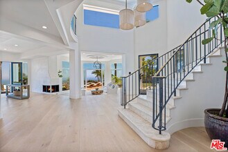 5868 Zumirez Dr in Malibu, CA - Building Photo - Building Photo