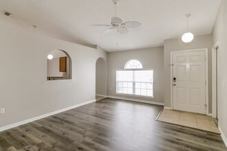 30220 Birdhouse Dr in Wesley Chapel, FL - Foto de edificio - Building Photo