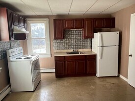 736 Gino Merli Dr in Blakely, PA - Building Photo