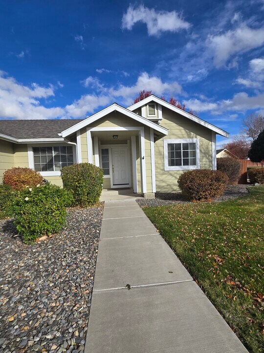 1749 Bougainvillea Dr in Minden, NV - Building Photo