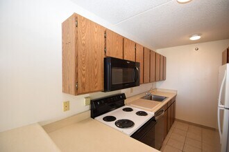 lot 98-402-402 Koauka Loop in Aiea, HI - Foto de edificio - Building Photo