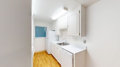 445 Ignacio Blvd in Novato, CA - Building Photo - Building Photo